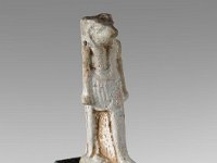Aeg F 127  Aeg F 127, Gegend von Assuan, 26. Dynastie bis römische Zeit, Anubis, Hellblaue Fayence, H 4,3 cm, B 1,5 cm, T 2,0 cm : Bestandskatalog Ägypten, Museumsfoto: Claus Cordes